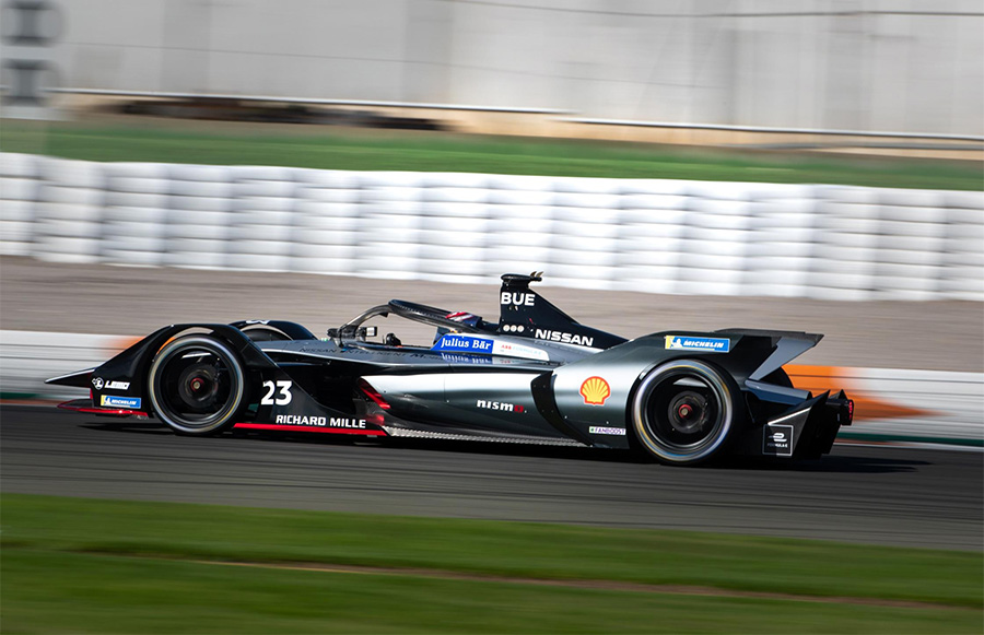  Sebastien Buemi lleva los autos de Fórmula E de Nissan a la pista por primera vez