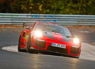 Porsche 911 GT2 RS MR Nürburgring Record