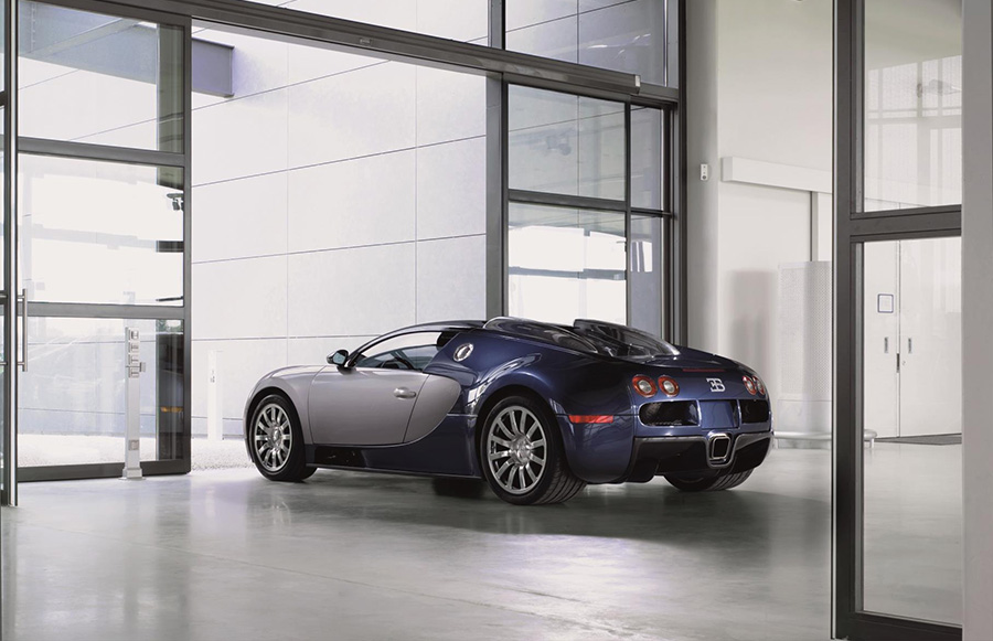 Bugatti Veyron Hyper Sports Car 2