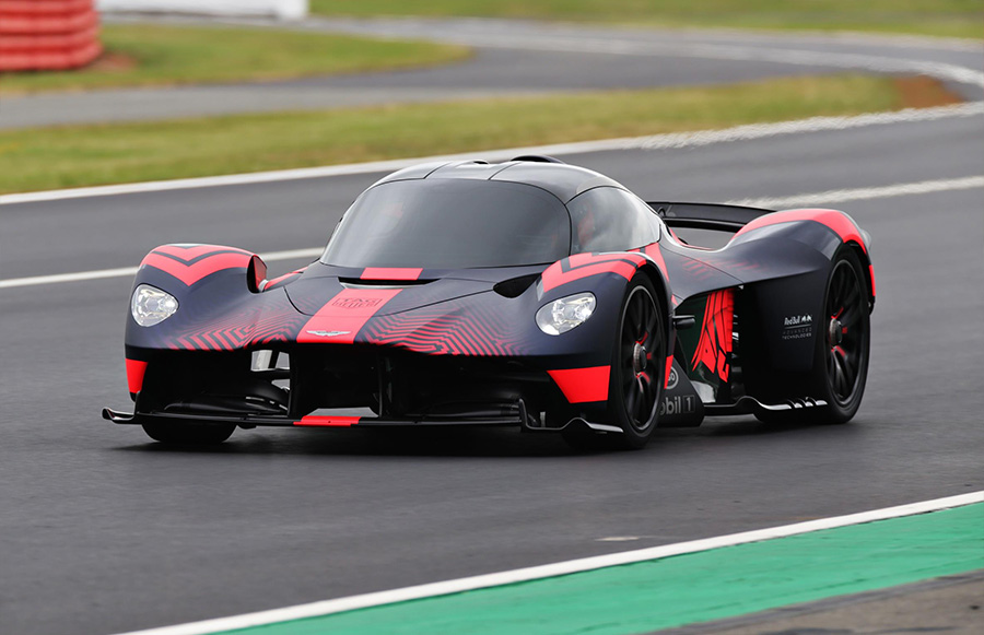 aston-martin-valkyrie-laps-silverstone-circuit-4 Aston Martin Valkyrie Laps Silverstone Circuit