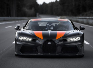 Bugatti Chiron Breaks 300 MPH Barrier