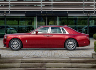 Rolls-Royce Phantom AIDS Auction