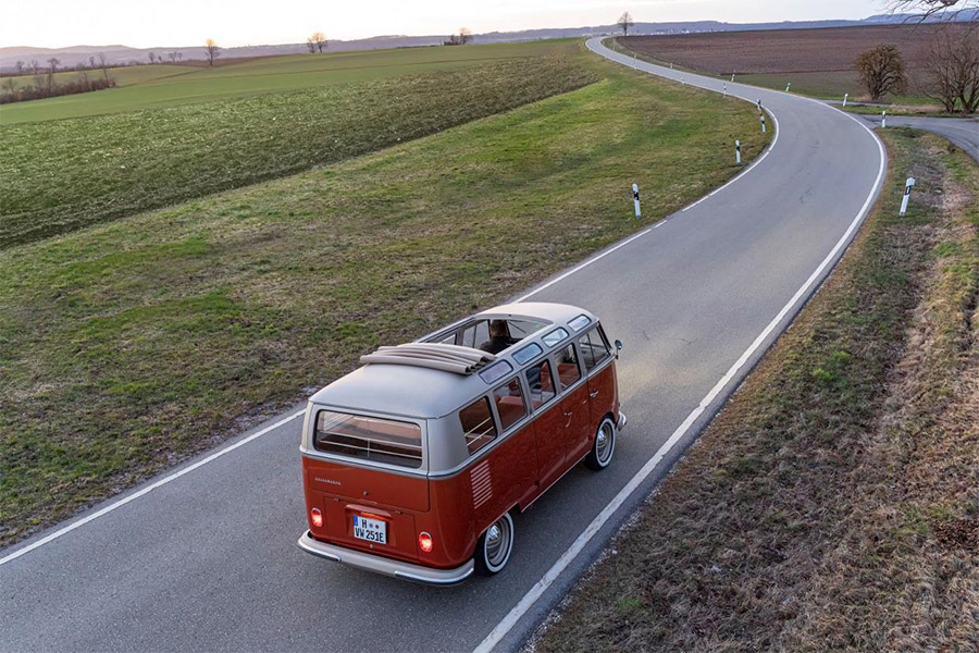 Volkswagen e-BULLI Electric Bus