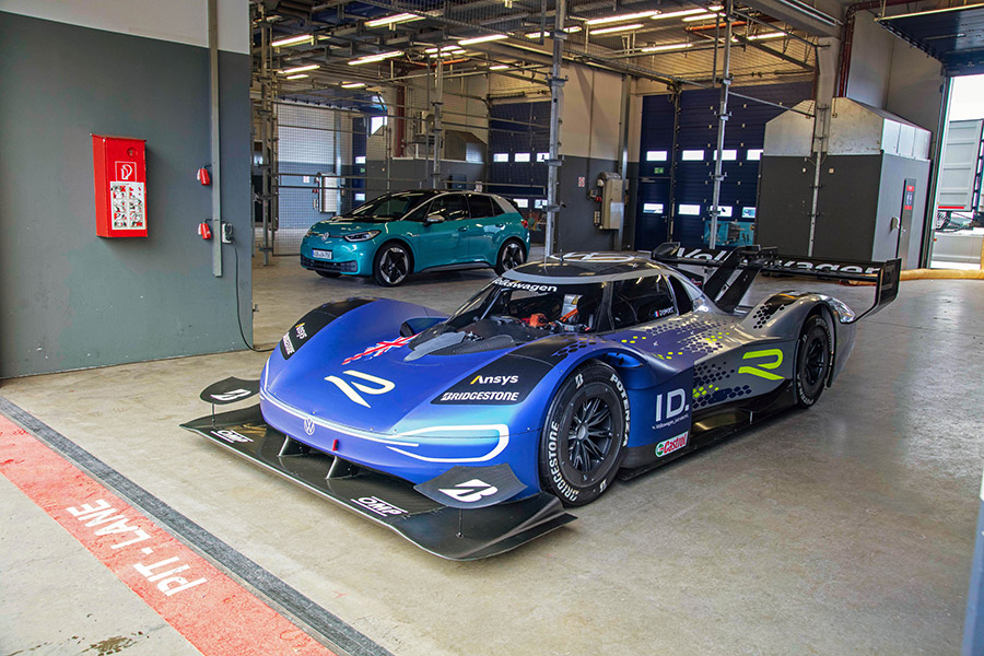 Nico Rosberg tests the electric Volkswagen ID.R