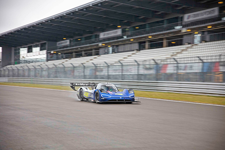 Nico Rosberg tests the electric Volkswagen ID.R