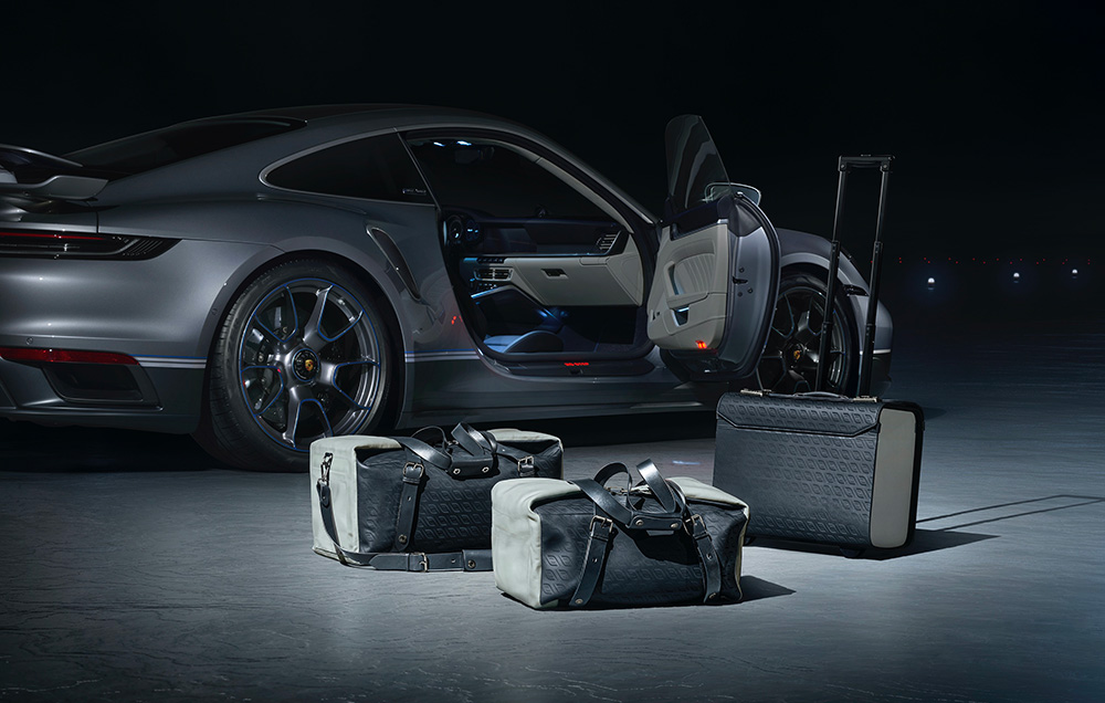 Embraer Business Jet Porsche 911 Turbo S