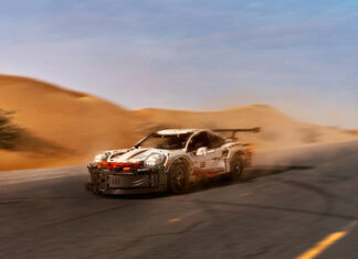 Lego Porsche 911 RSR in Dubai Desert