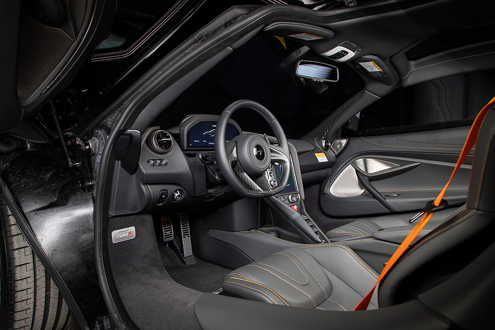 2020 McLaren 720S Coupe - 1,000th delivery in Canada
