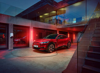 Ford bp Pulse Charging Stations for Mustang Mach-E