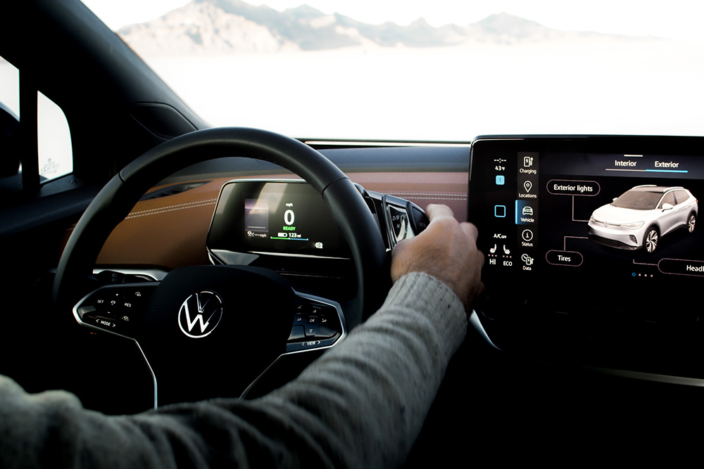 How the Volkswagen ID.4 communicates with light
