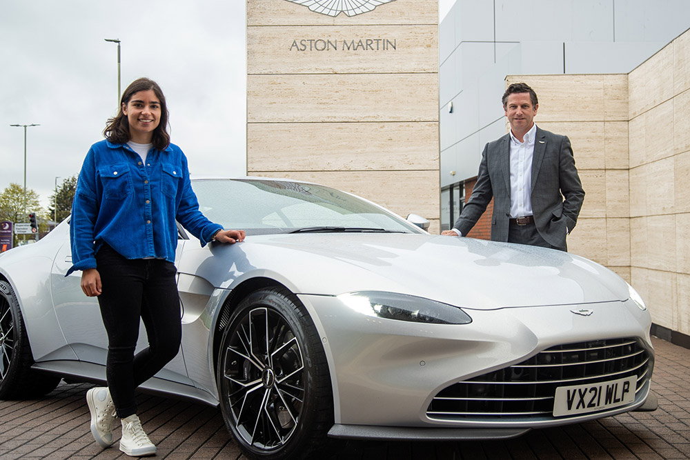 aston-martin-cheltenham-jamie-chadwick-vantage-02 Aston Martin Cheltenham Hands Jamie Chadwick Keys to New Vantage