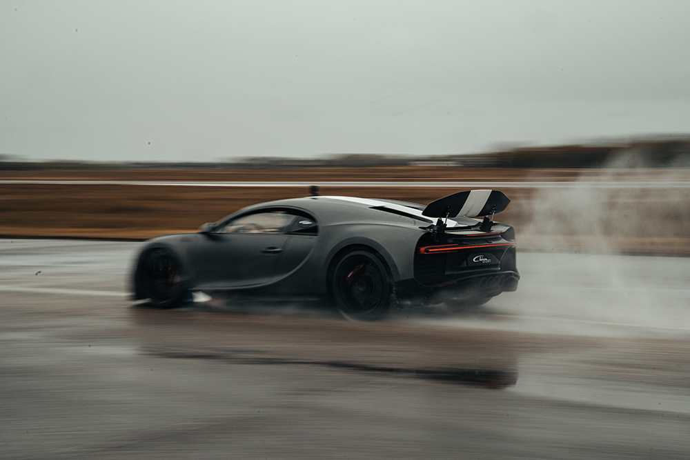 Bugatti Chiron Sport and Dassault Rafale Marine Race