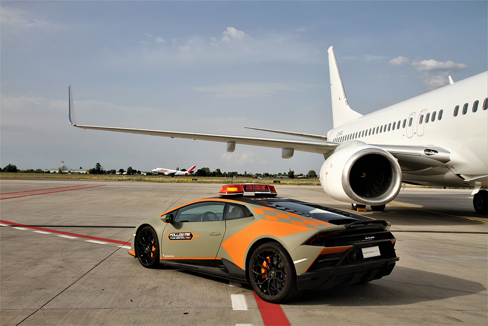 Bologna Airport Lamborghini Huracán EVO follow-me car