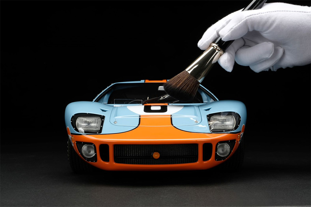 Amalgam Collection Ford GT40 at 1:8 Scale Model