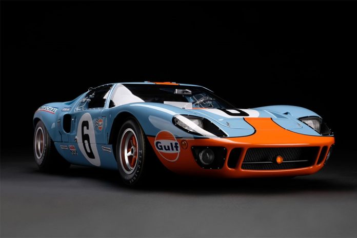 Amalgam Collection Ford GT40 at 1:8 Scale Model