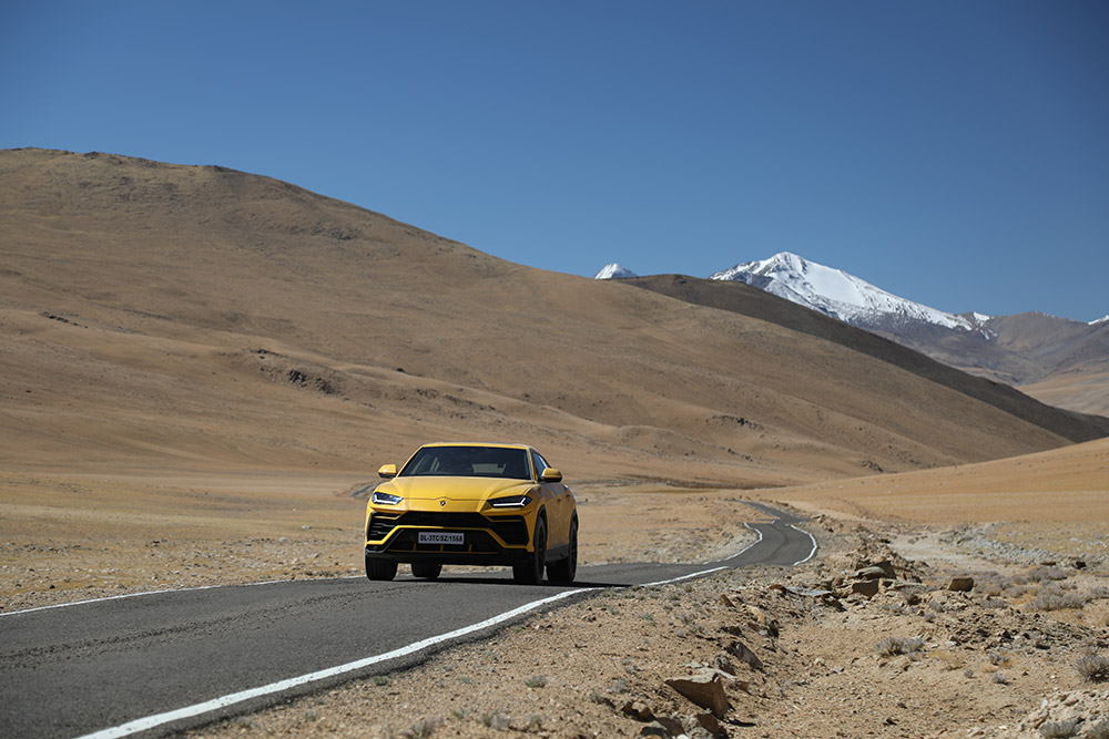 Lamborghini Urus traverses the Umling La Pass India