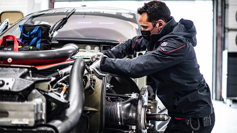 Porsches 14 Hours of Bahrain Preparations