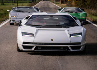 Lamborghini Countach LPI 800-4 Roadtest