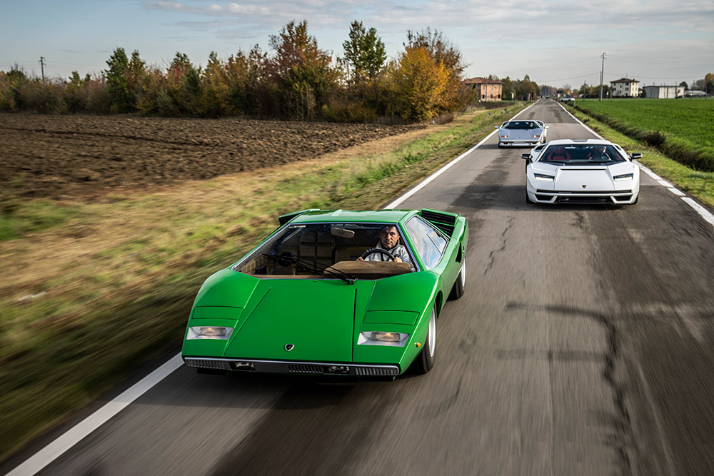Lamborghini Countach LPI 800-4 Roadtest