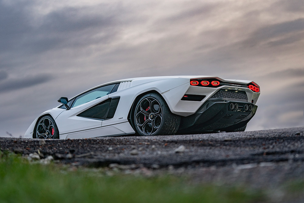 Lamborghini Countach LPI 800-4 Roadtest