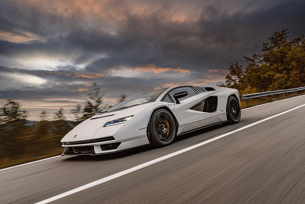 Lamborghini Countach LPI 800-4 Roadtest