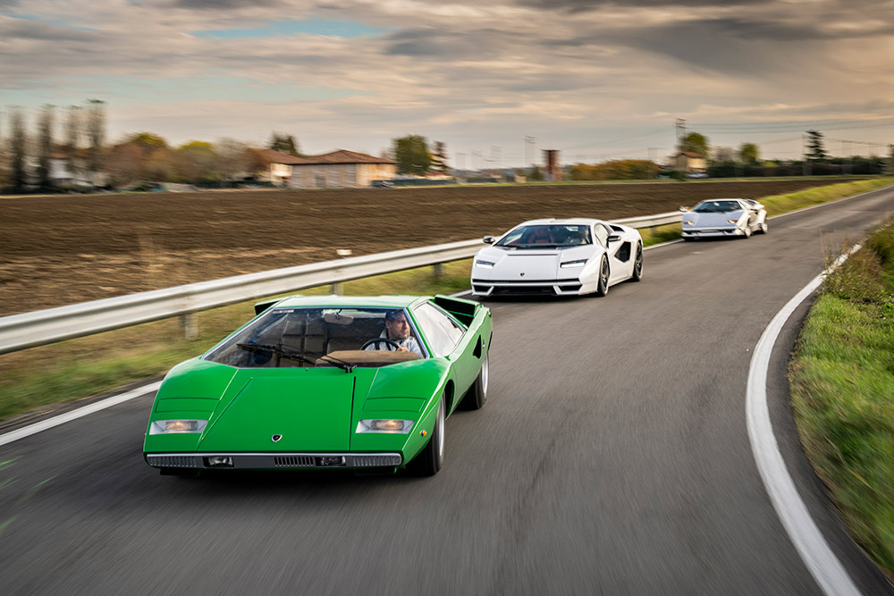 Lamborghini Countach LPI 800-4 Roadtest