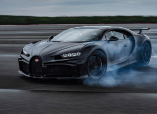 Bugatti Chiron Pur Sport Drifting