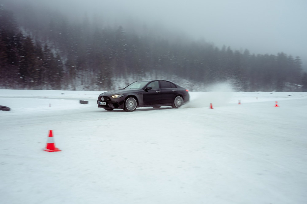Mercedes-Benz Driving Events Berufsfahrer training in Saalfelden