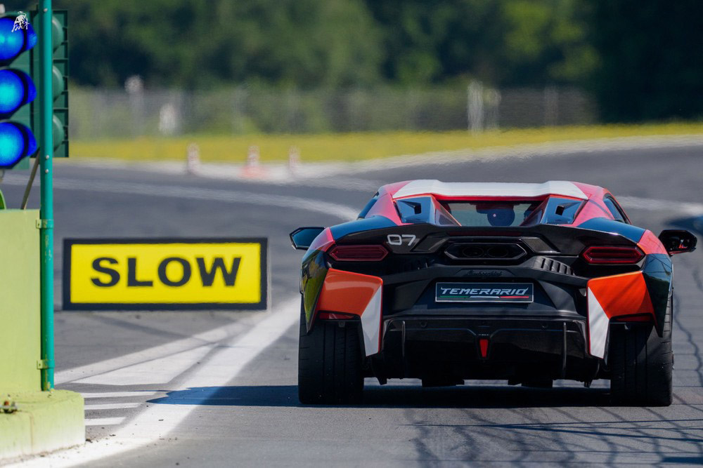 Lamborghini Accademia Mach II in the Temerario