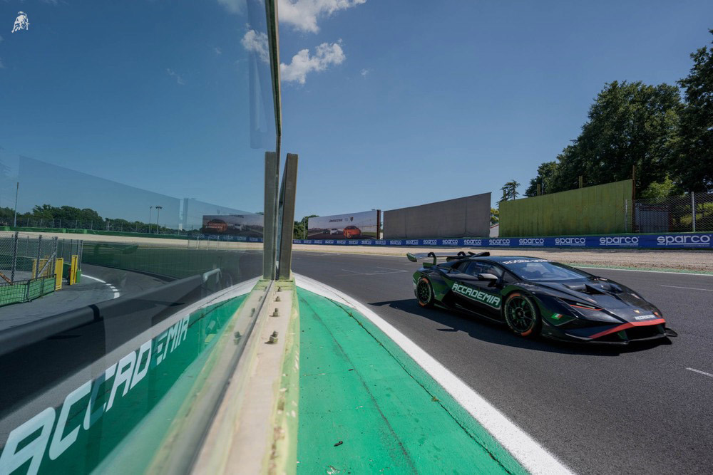 Lamborghini Accademia Mach II in the Temerario