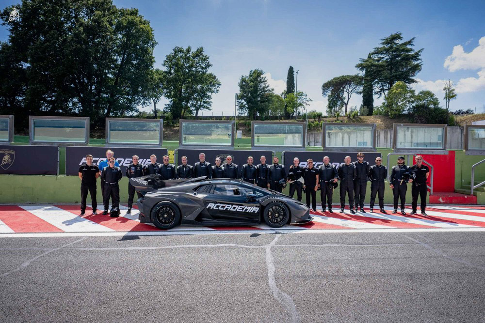 Lamborghini Accademia Mach II in the Temerario