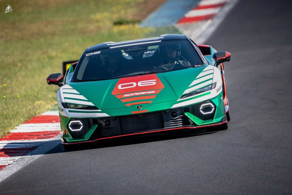 Lamborghini Accademia Mach II in the Temerario