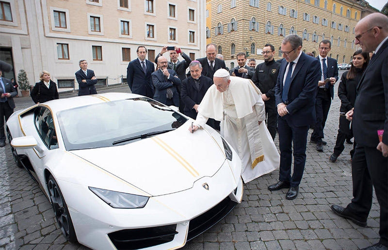 lamborghini huracan pope francis