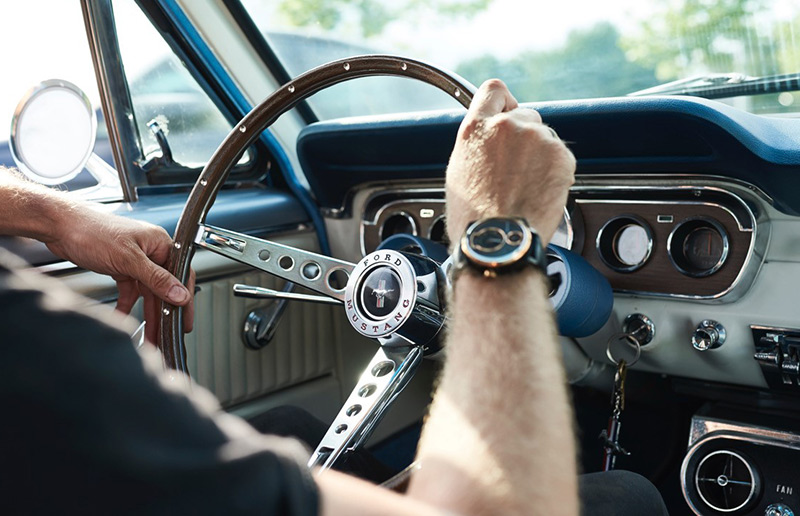 REC Watches Ford Mustang