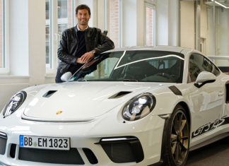 Mark Webber Tests New Porsche 911 GT3 RS